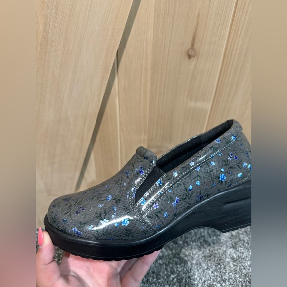 Clogs - Picture 3 of 6